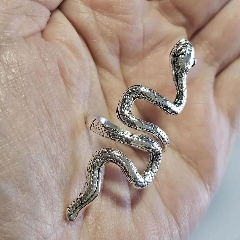 *Sale* Silver Tone Slithery Snake Ring Size 7.5